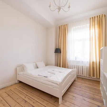 Spacious 3-bedroom For 8 With Full Kitchen - Barona Street, * ريغا