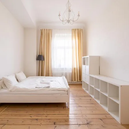 Families & Groups - 3 Bedrooms - 8 Guests *