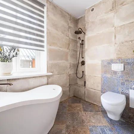 شقة Spacious 3-bedroom For 8 With Full Kitchen - Barona Street,