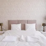 Апартаменти Feels Like Home 3Br Old Riga 5 Min Sleeps 8 *