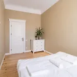 Feels Like 3br Old 5 Min Sleeps 8 Apartment