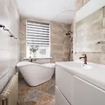 Feels Like Home 3Br Old Riga 5 Min Sleeps 8 아파트 *