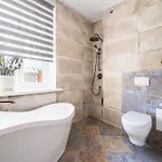 Апартаменти Feels Like Home 3Br Old Riga 5 Min Sleeps 8