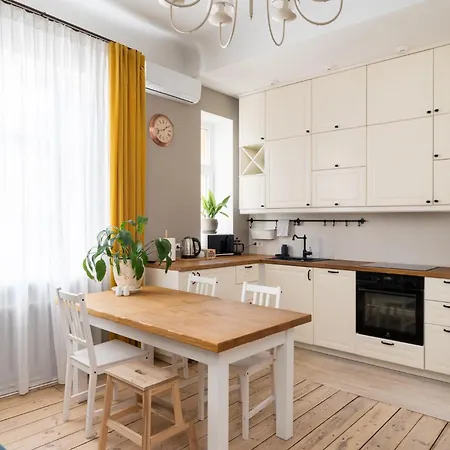 Spacious 3-bedroom For 8 With Full Kitchen - Barona Street, * Riga