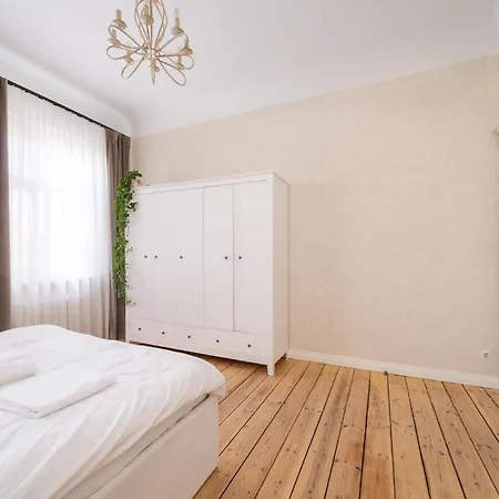 Апартаменти Families & Groups - 3 Bedrooms - 8 Guests Рига