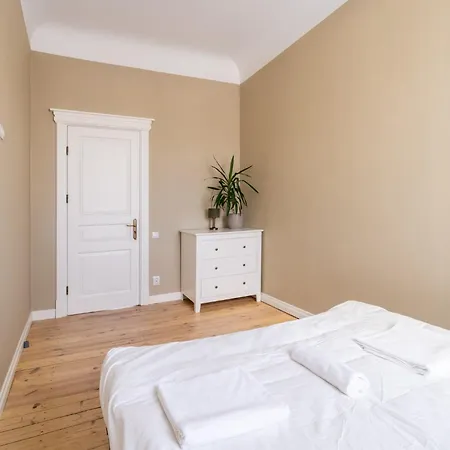 Feels Like Home 3Br Old Riga 5 Min Sleeps 8 Apartament